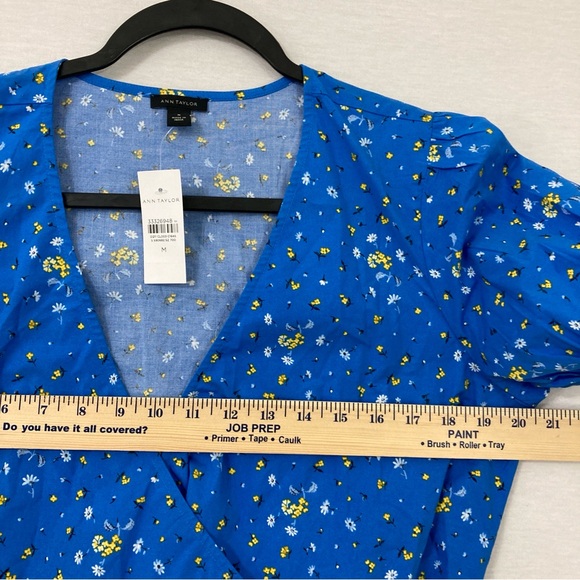 New Ann Taylor Blue Ditsy Floral Wrap Short Sleeve Top Medium - Picture 2 of 10